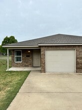 Building Photo - 4106 Maple Dr