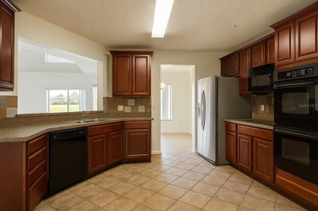 Foto del edificio - 5131 Deer Creek Dr