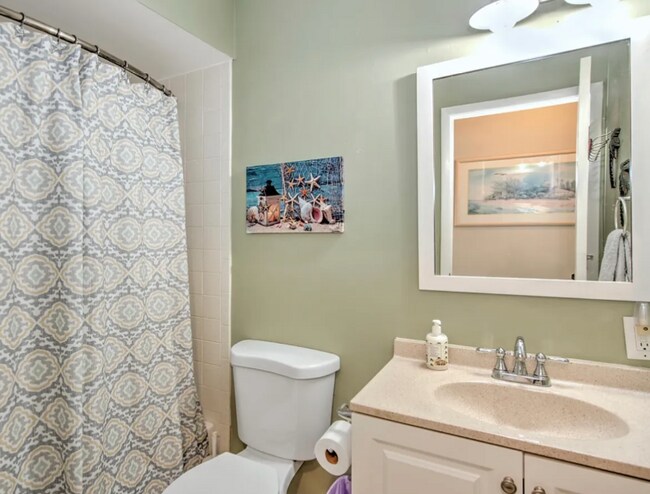 Building Photo - 4803 SW Santa Barbara Ct