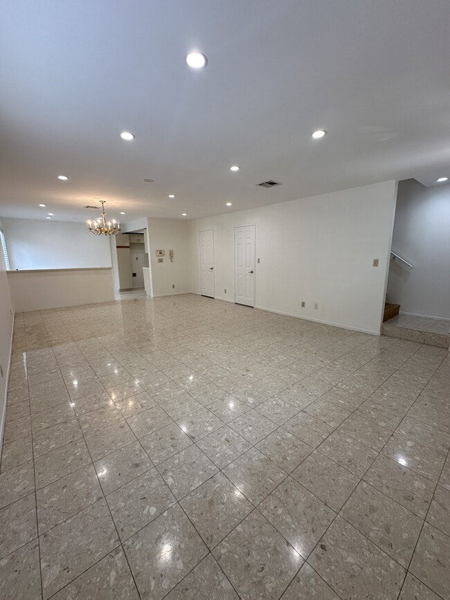 Building Photo - 308 E Valencia Ave