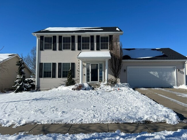 Foto del edificio - Great family home next door to Edwards Elementary in west Ames-4 bedroom 3 1/2 baths, 2 car garag...