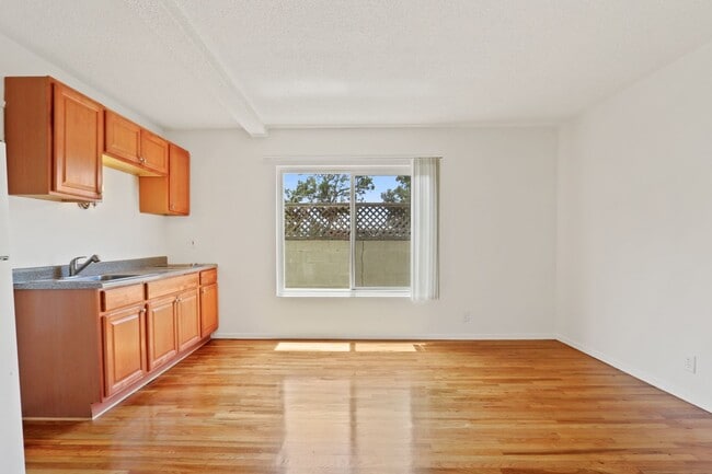Building Photo - 1010 Pico Blvd