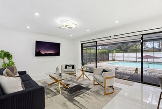 Building Photo - 208 Erie Dr