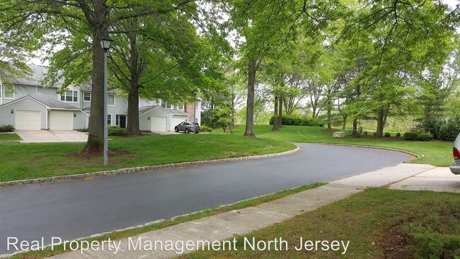 Building Photo - 3 br, 2.5 bath House - 10 Colebrook Ct.