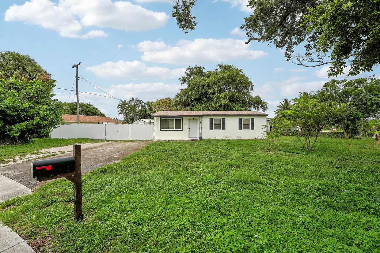 Primary Photo - 3401 F Ave