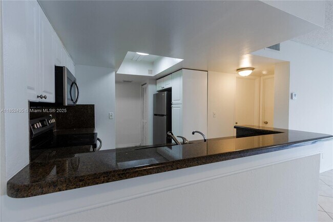 Foto del edificio - 9200 W Atlantic Blvd