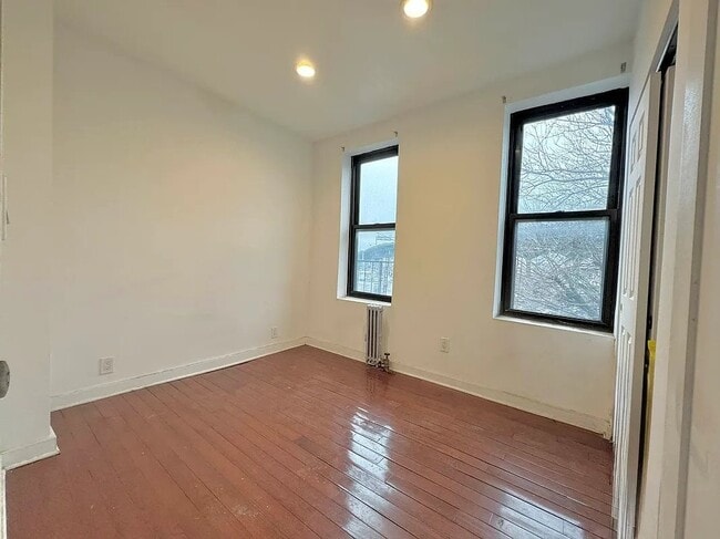 Building Photo - 32 Garnet St