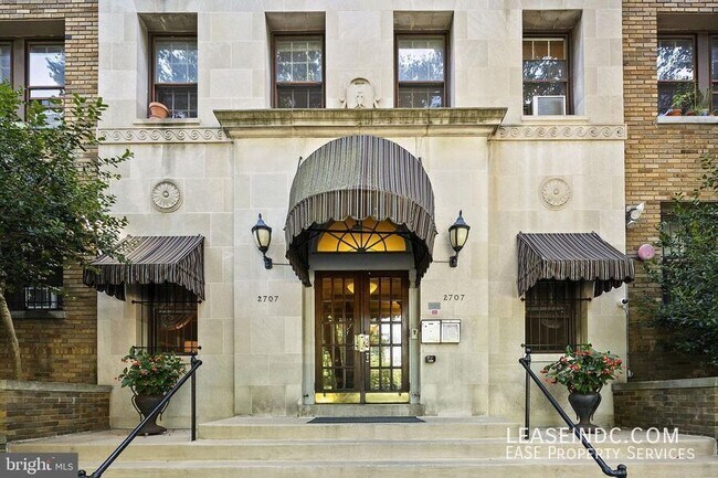Foto del edificio - 2707 Adams Mill Rd NW