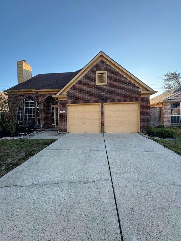 Primary Photo - 16119 Lakestone Dr