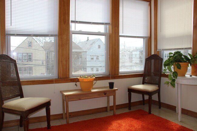 Foto del edificio - 2625 N Ridgeway Ave