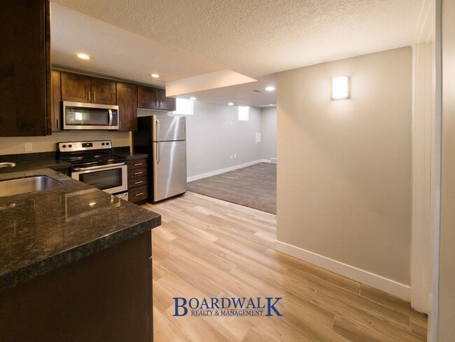 Building Photo - 555 S 900 E