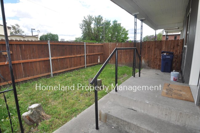 Building Photo - 1701 W Mallon Ave