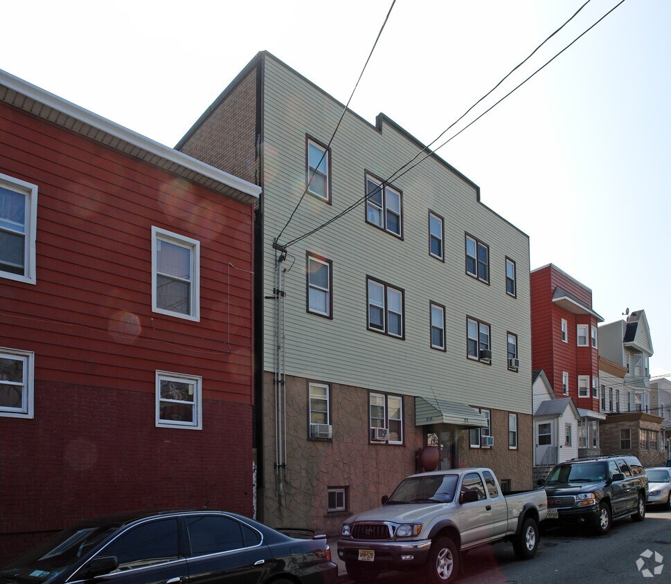 Building Photo - 46-48 E 17th St