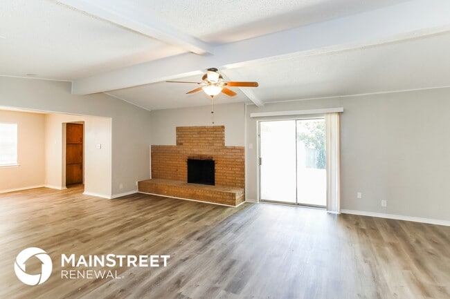 Foto del edificio - 1813 El Paso St