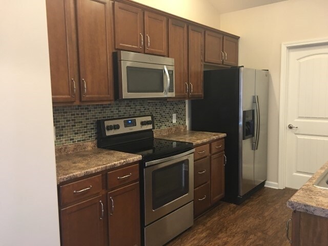 Building Photo - 298 Willow Point Cir
