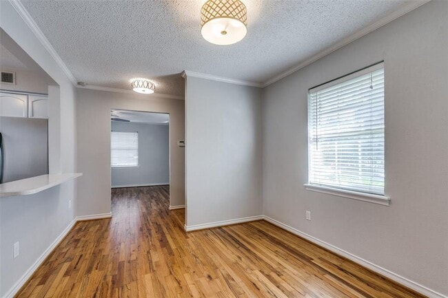 Building Photo - 7129 Santa Monica Dr