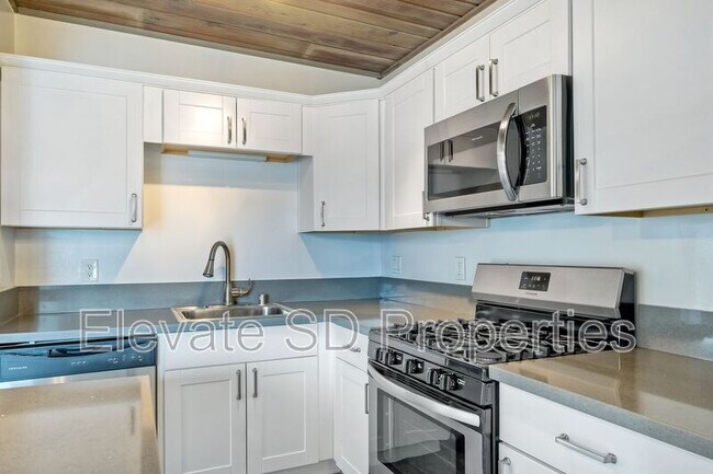 Foto del edificio - 5172 W Point Loma Blvd