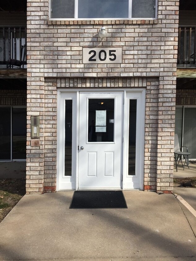 2 Bedroom, 1 Bath Condominium in Coralville - 2 Bedroom, 1 Bath Condominium in Coralville