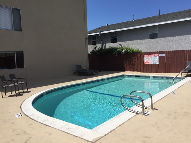 Photo - 4507 Spencer St Apartments