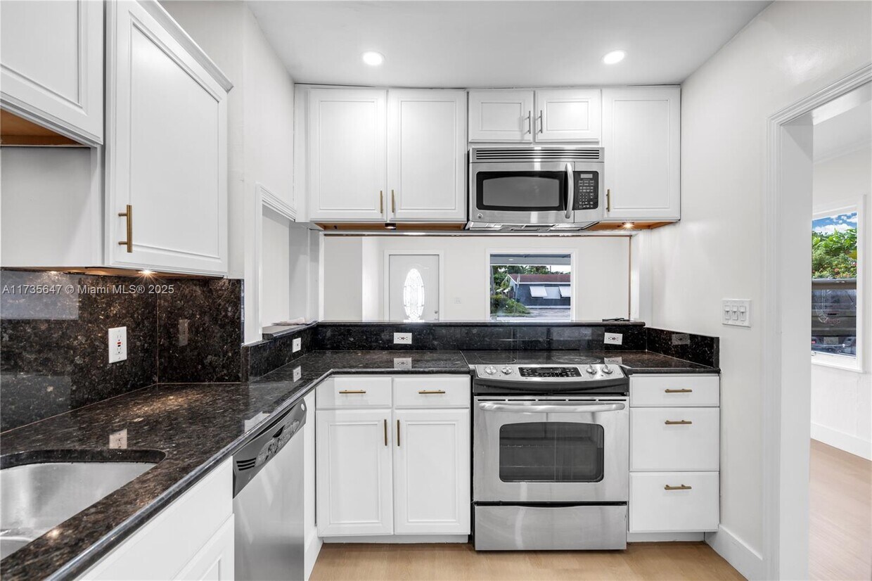Foto principal - 1320 N Andrews Ave