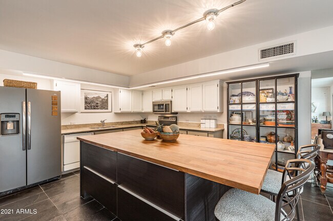 Foto del edificio - 4818 N 72nd Way