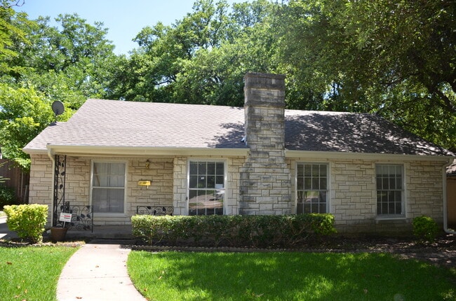 Photo - 3425 Westcliff Road S House