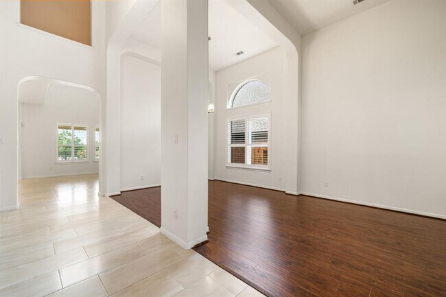Building Photo - 2107 Pearl Bay Ct