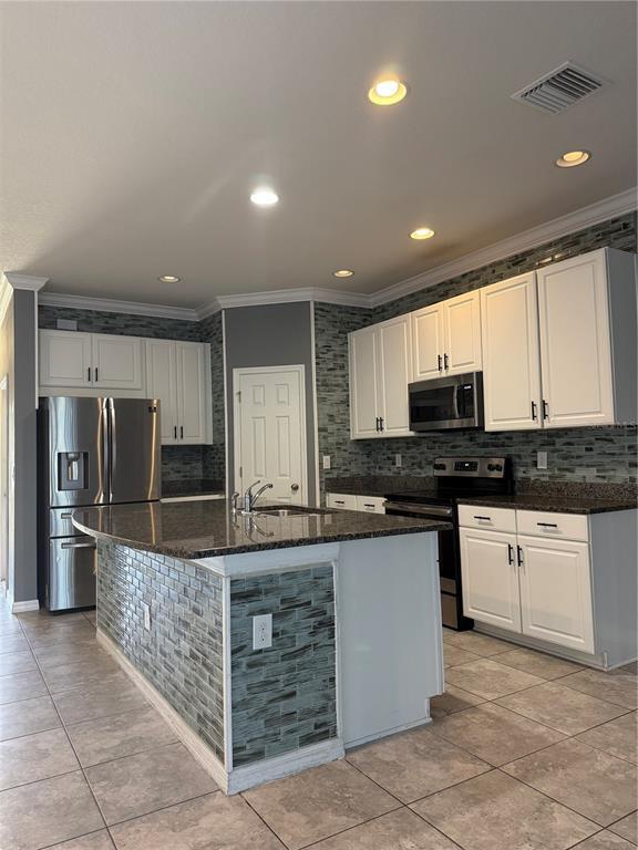 Building Photo - 7103 Grand Elm Dr