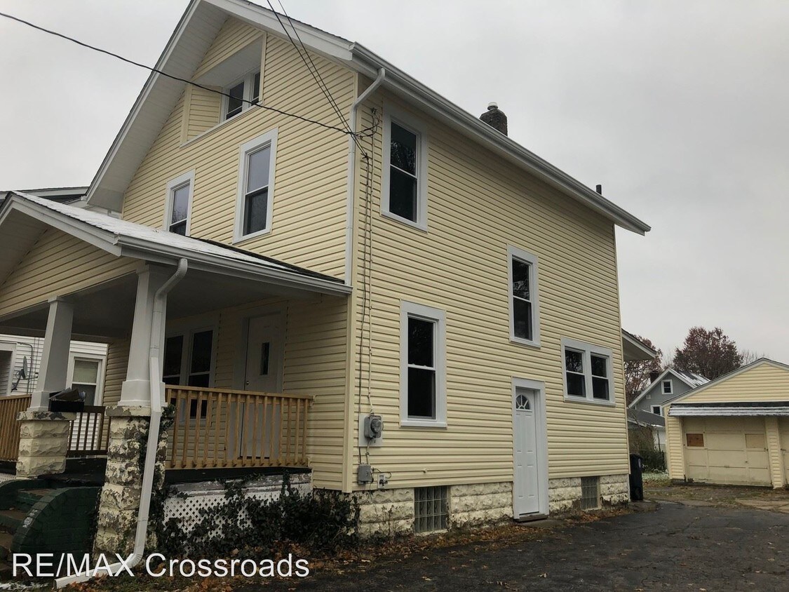 Building Photo - 4 br, 1 bath House - 180 E. Ido Ave.