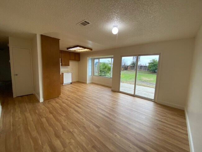 Building Photo - 545 Honker Ln