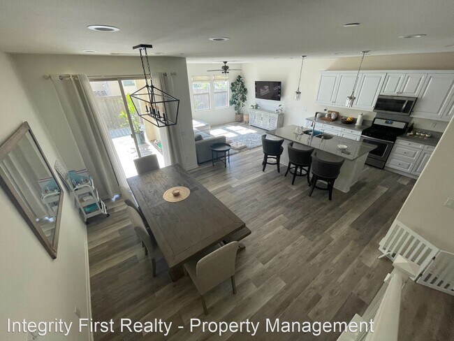 Building Photo - 3 br, 3 bath House - 1013 Camino Aldea
