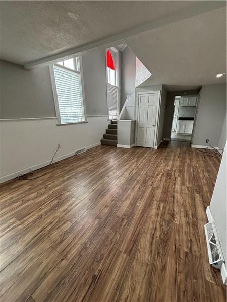 Foto del edificio - 329 Reno St