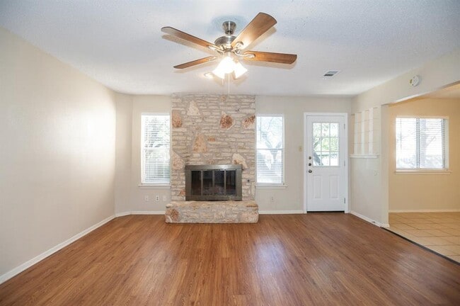 Foto del edificio - 4203 Balboa Ln