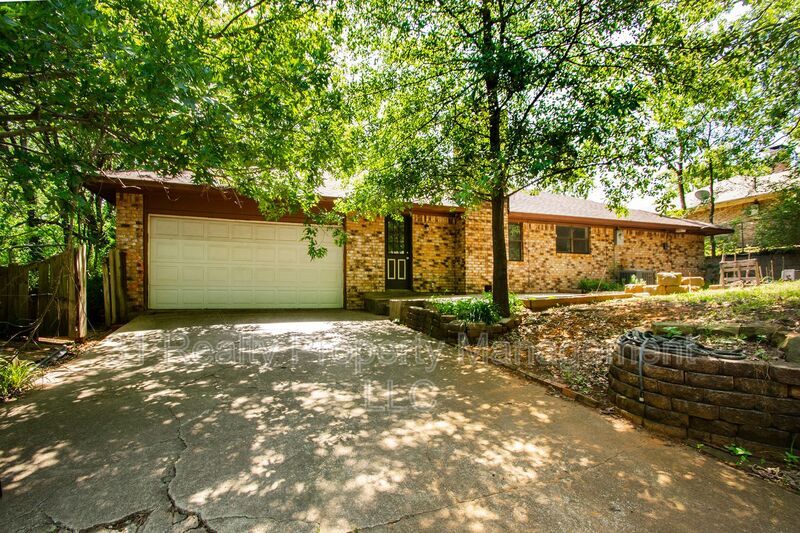 Foto principal - 3001 Jennifer Ave