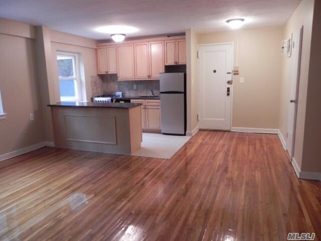 Primary Photo - 40 Knightsbridge Rd