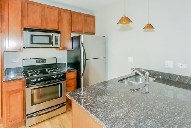 Building Photo - 3804 N Marshfield Ave