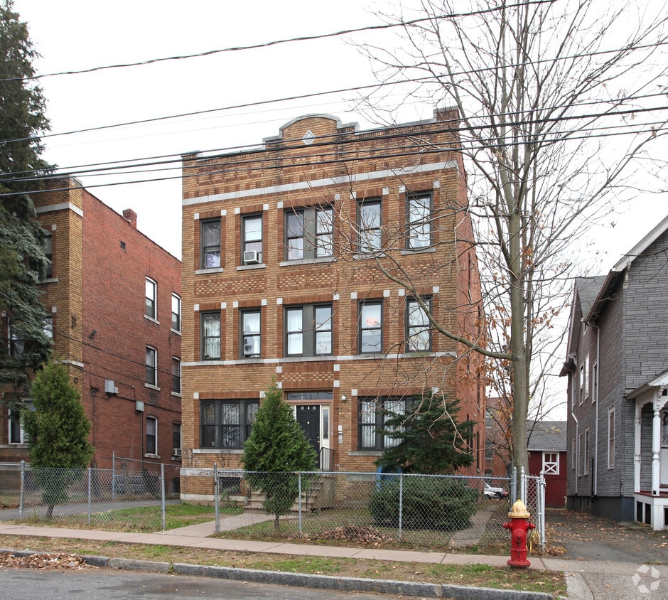 Building Photo - 88-90 Clark St