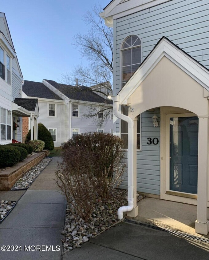 Primary Photo - 30 Tulip Ln