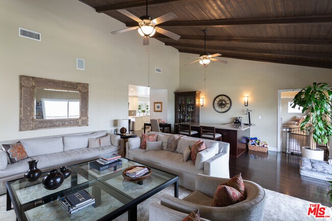 Foto del edificio - 13902 Valley Vista Blvd