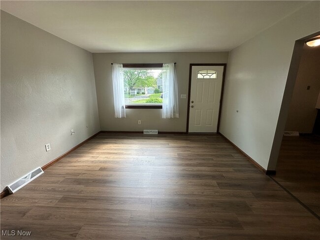 Building Photo - 48 N Navarre Ave