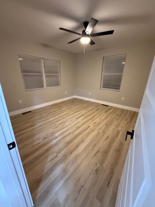 Foto del edificio - 8712 S Grand Ave