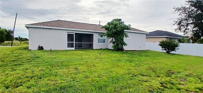 Foto del edificio - 411 NE Juanita Pl