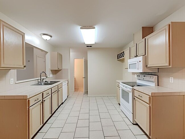 Foto del edificio - No Application Fees* $500 Off 1st Month Rent*