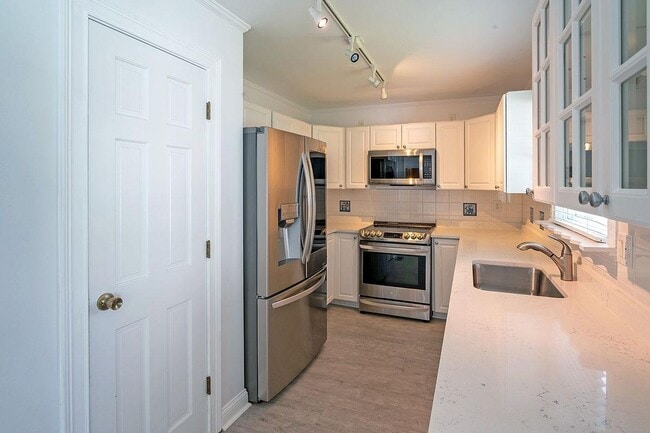 Building Photo - 12618 Lockerbie Cir