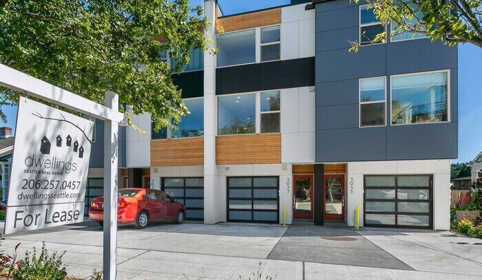 Foto principal - AIR CONDITIONED "Built Green" Townhome in ...