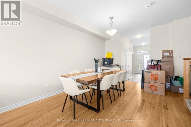 Building Photo - 709 Namur St