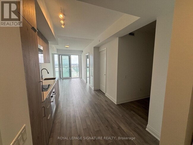 Building Photo - 15 Skyridge Dr