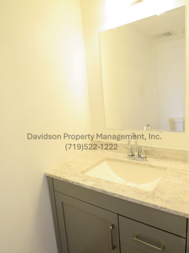Foto del edificio - Cozy 2 Bedroom Condo in Rockrimmon