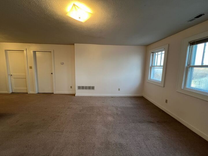 Foto principal - 355 N Oak St