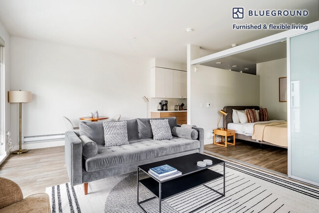 Building Photo - 285 8th Ave N